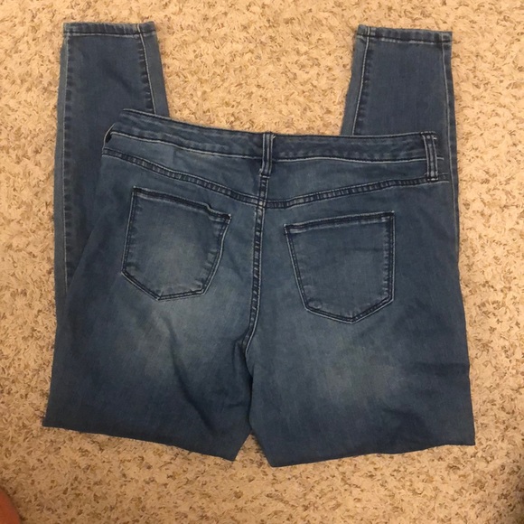 Universal Thread Mid Rise Jegging - Picture 3 of 3